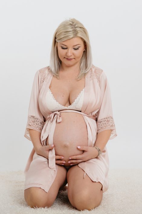 pregnancy portrait photographer